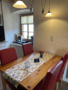 Gedeckter Esstisch im Backhaus
